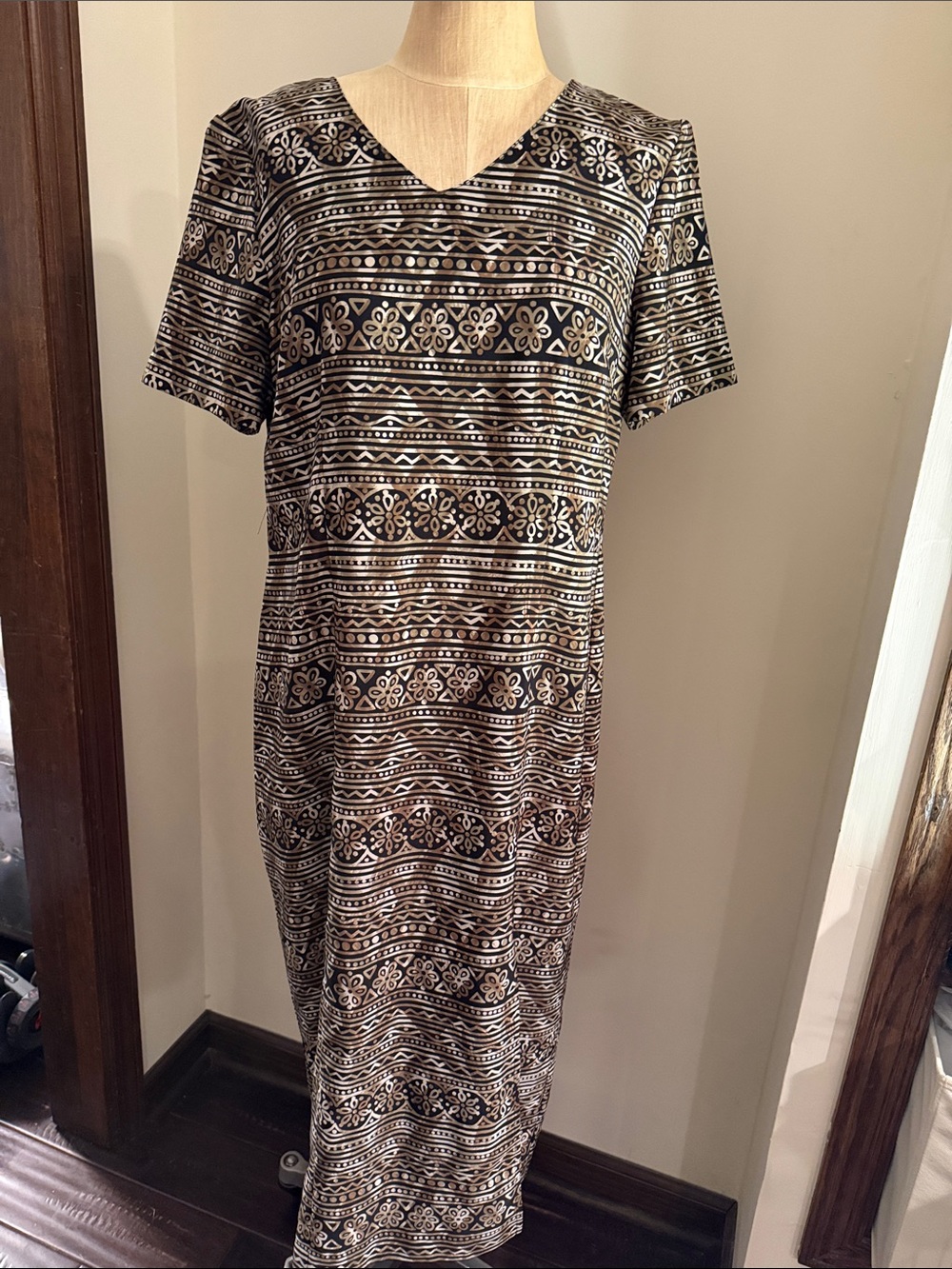 V-Neck Short Sleeve Printed Maxi Dress - Black & Cream